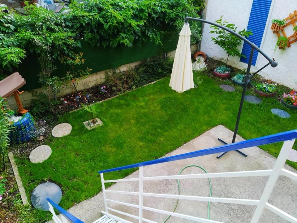 George'S House Apartment Paralía Екстериор снимка